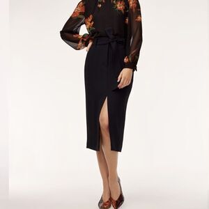 Wilfred Jallade Skirt Midi Tailored to Flatter Black Skirt Size 4